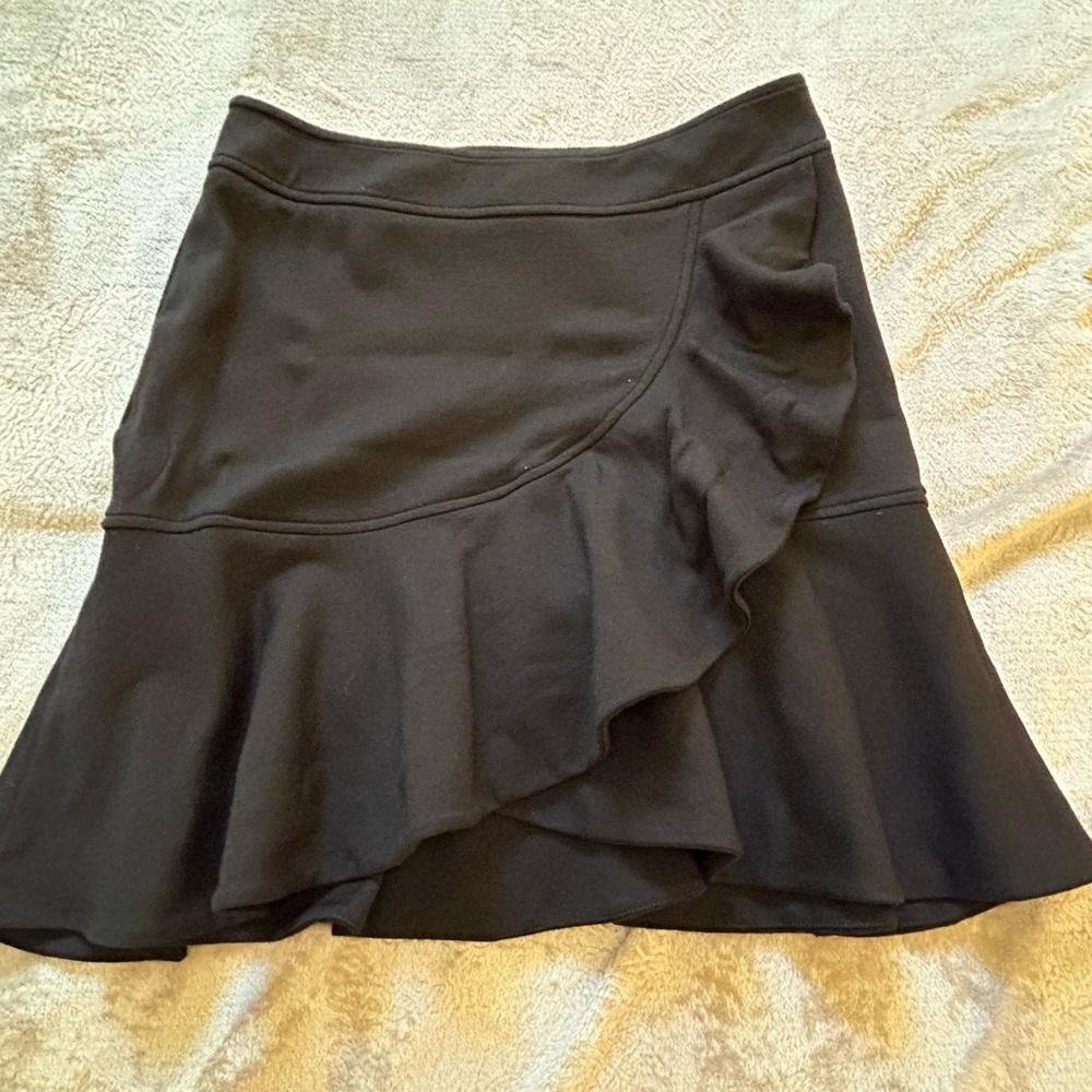 White House Black Market black ruffled skirt zipper Size 0